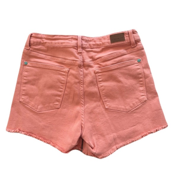 Women's Judy Blue Mid Rise Peach Distressed Jean Shorts Orange Size Large Summer - Picture 4 of 9